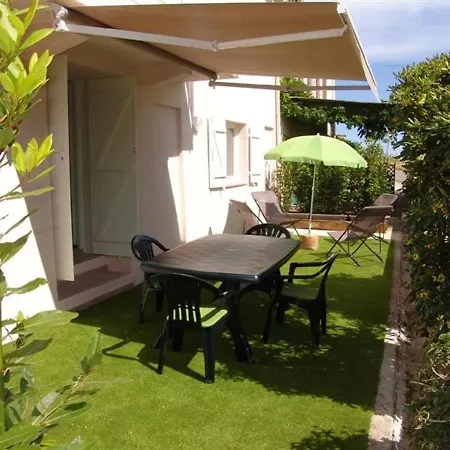Maison Le Lavandou, 3 Pieces, 4 Personnes - Fr-1-251-291 Holiday home