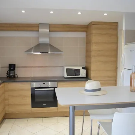 Maison Le Lavandou, 3 Pieces, 4 Personnes - Fr-1-251-291 Holiday home